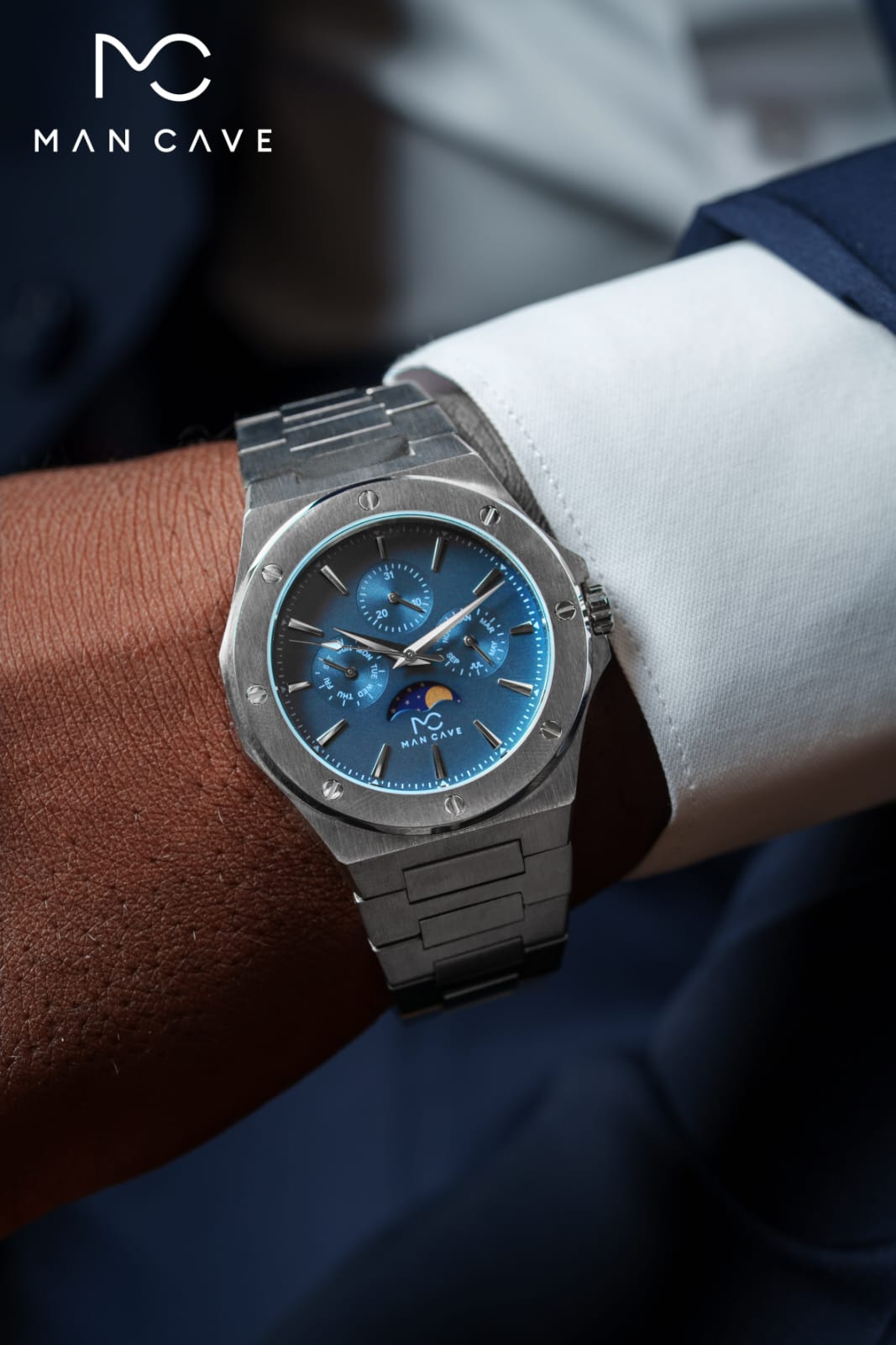Man Cave Signature Moonphase, ice-blue dial and steel bracelet
